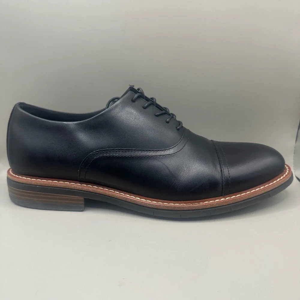 Kenneth Cole Black Oxfords with Tan Sole - Picture 4 of 7